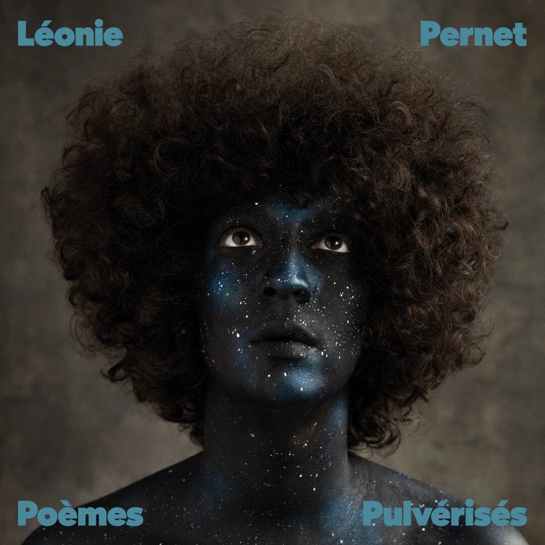 Léonie Pernet : « Poèmes Pulvérisés », fragments d’un feu intérieur